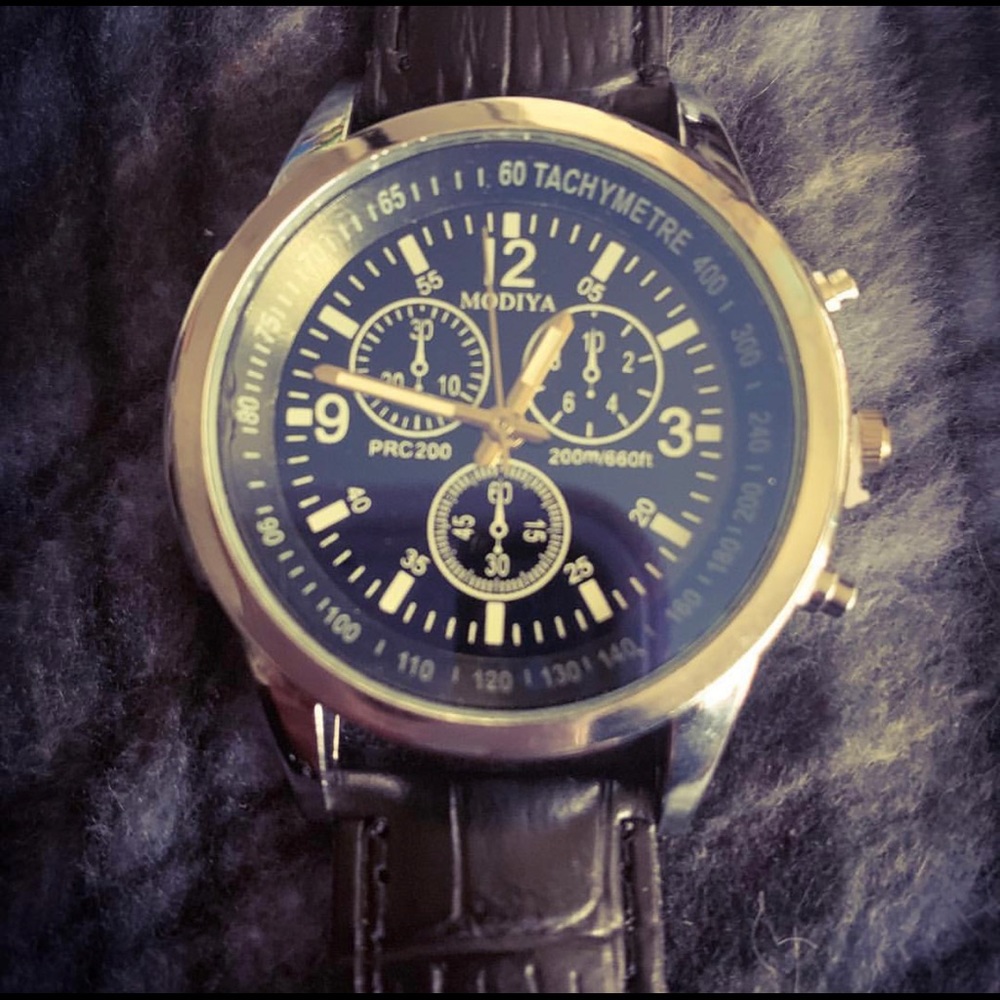 🆕 Stainless Steel Quartz Belt Watch - Picture 3 of 8